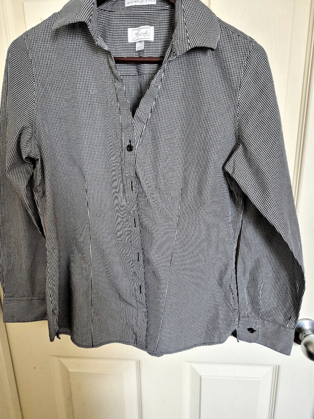 Size M Foxcroft Gingham Button Down in Black & White.